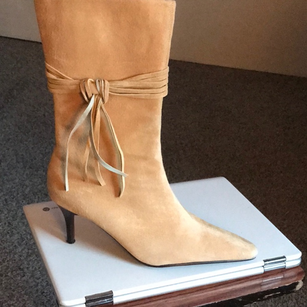 Elegant Tan Women's Boots